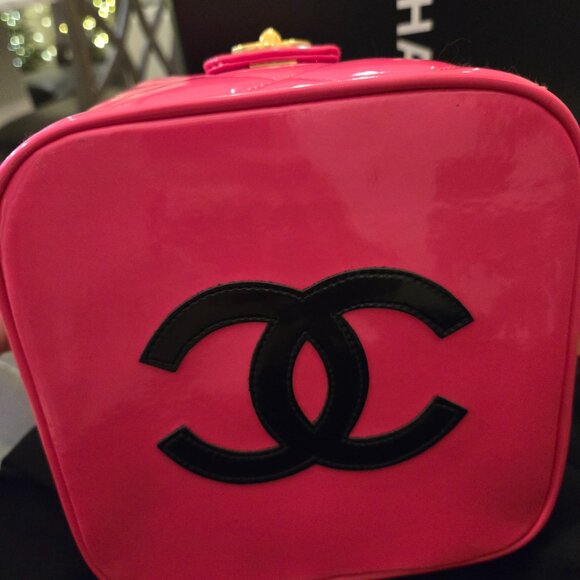 Chanel Barbie Heart Vanity Bag - Picture 6 of 12